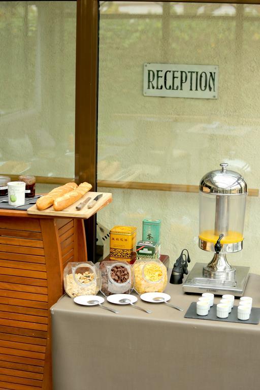 Hotel Auberge La Pomme De Pin Senonches Zewnętrze zdjęcie