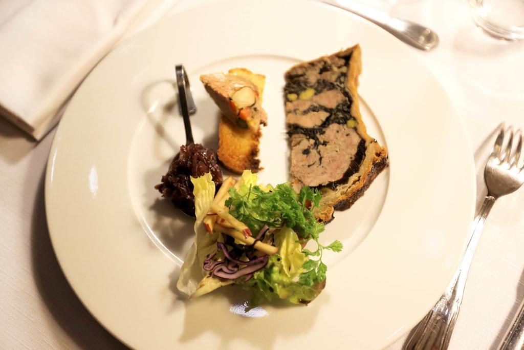 Hotel Auberge La Pomme De Pin Senonches Zewnętrze zdjęcie