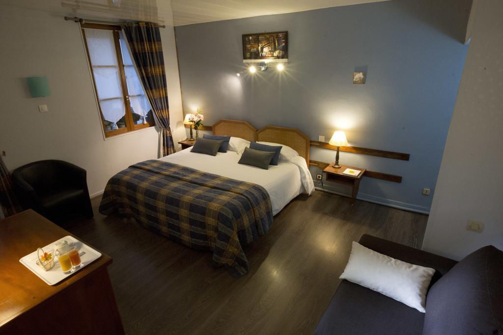 Hotel Auberge La Pomme De Pin Senonches Pokój zdjęcie