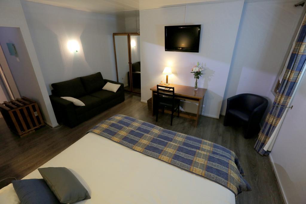 Hotel Auberge La Pomme De Pin Senonches Pokój zdjęcie