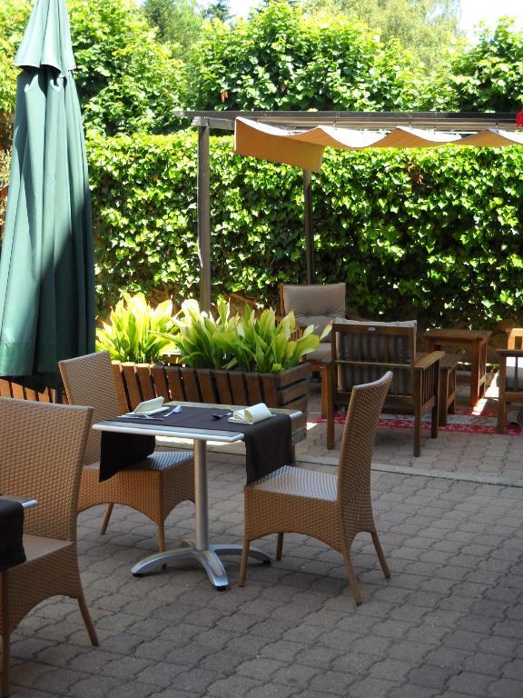 Hotel Auberge La Pomme De Pin Senonches Zewnętrze zdjęcie