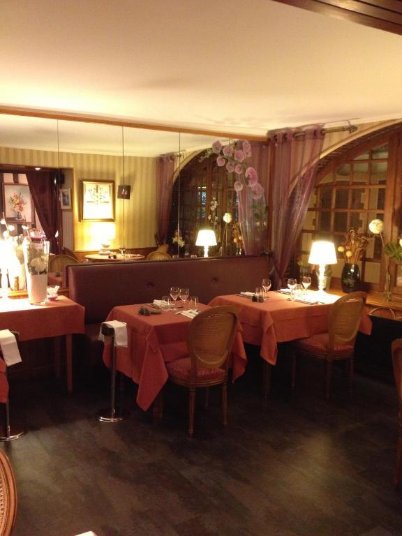 Hotel Auberge La Pomme De Pin Senonches Zewnętrze zdjęcie